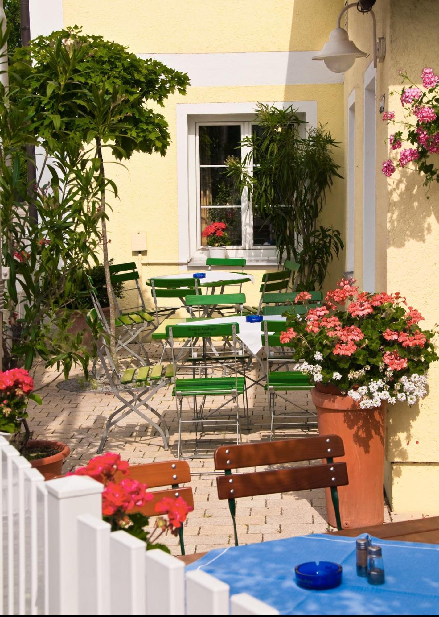 Hotel Gasthof Stocker Obertraubling Exterior foto